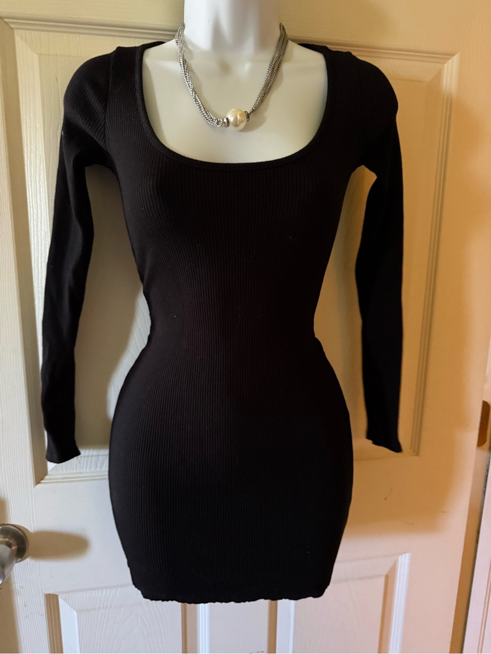 Lulus Black Scoop Neck Long-Sleeve Bodycon Dress